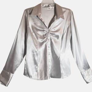 Cato women's med silver print button down collared dress shirt. 6018